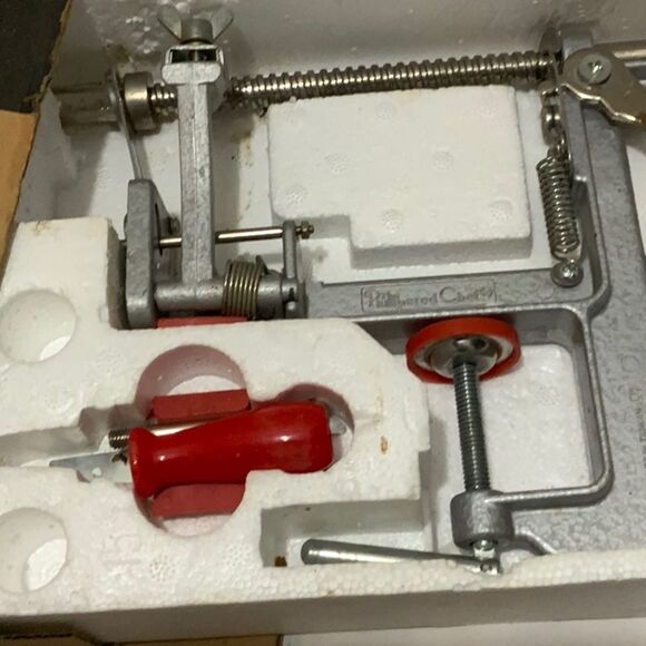 The Pampered Chef Silver Red Stainless Steel Apple Potato Peeler Corer Slicer - Picture 3 of 4